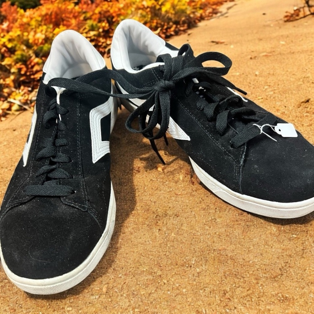 Air Speed, Mens, Skate shoes,Black-White,Size 9.5, Laces, Leather cover.!